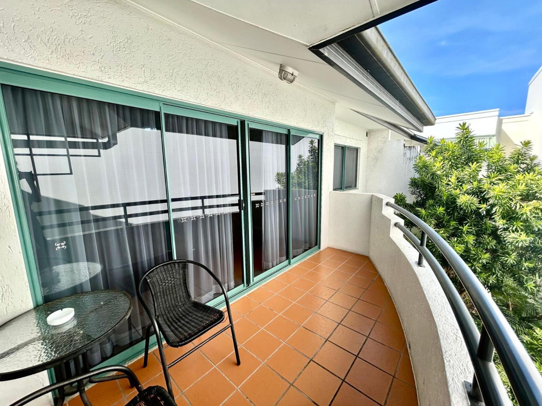 Mid City Luxury Suites Cairns Exteriör bild